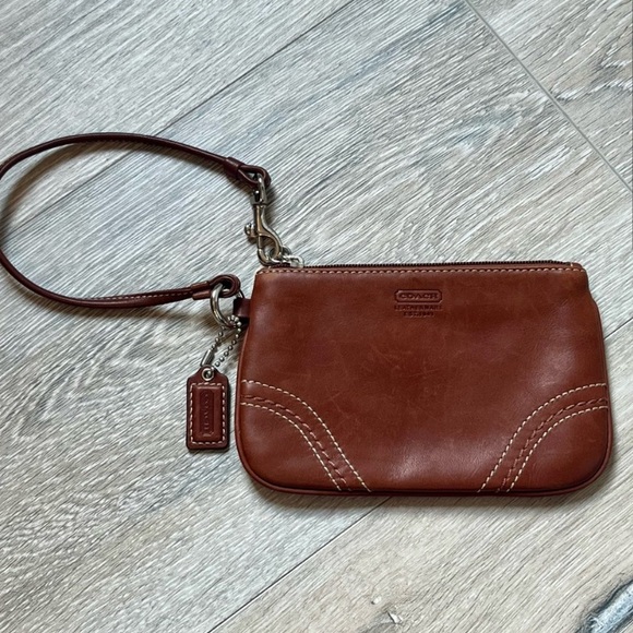 Vintage Coach Leather Wristlet - Picture 2 of 8